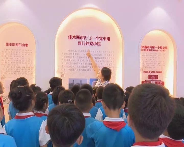 时尚女孩拍照